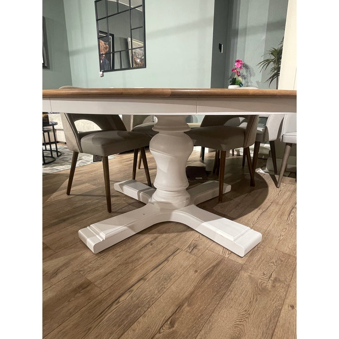 Chateaux round table 120cm